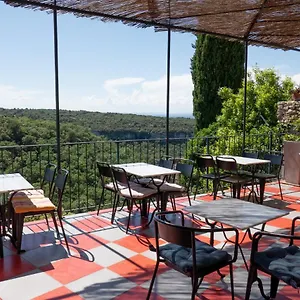 Les Remparts Hotel Venasque